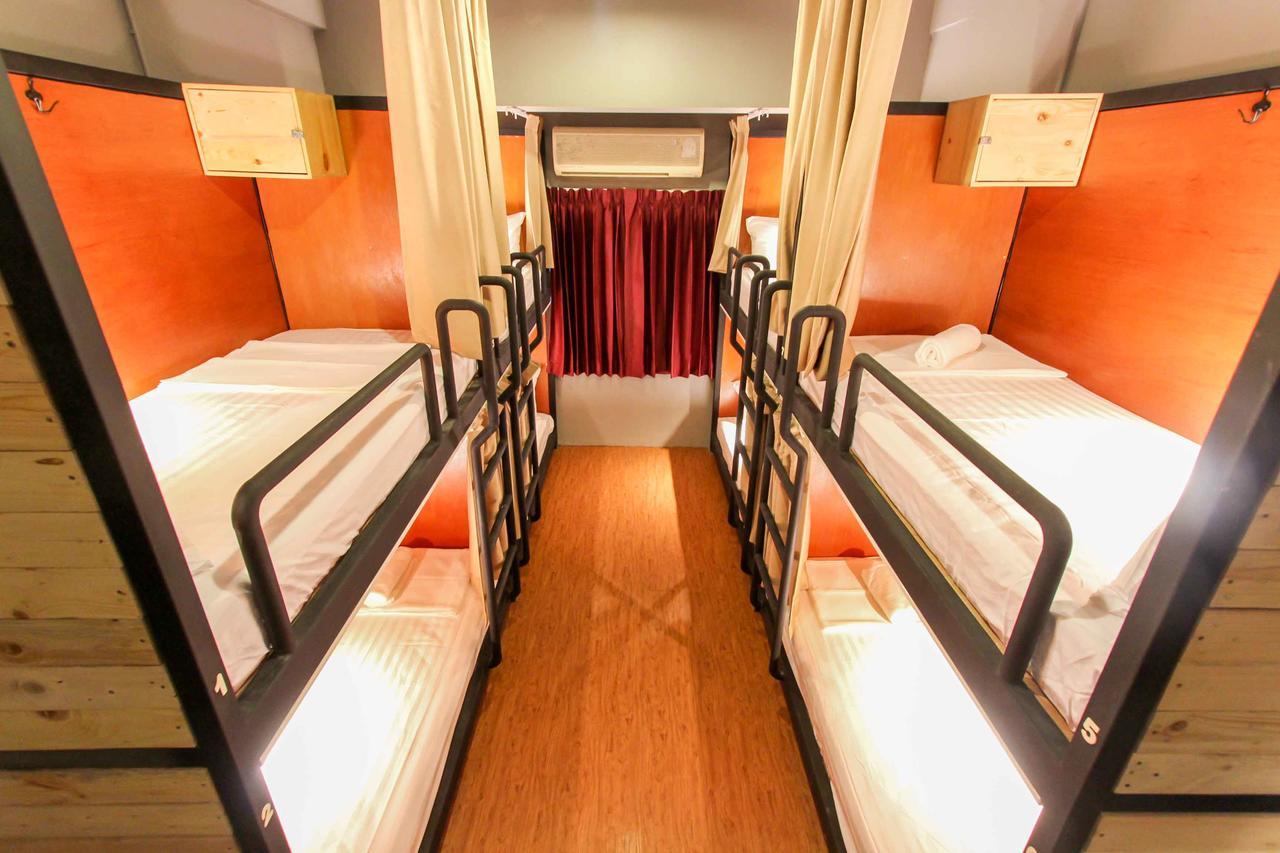 Thonglor Travellers Hostel And Cafe Bangkok Eksteriør billede