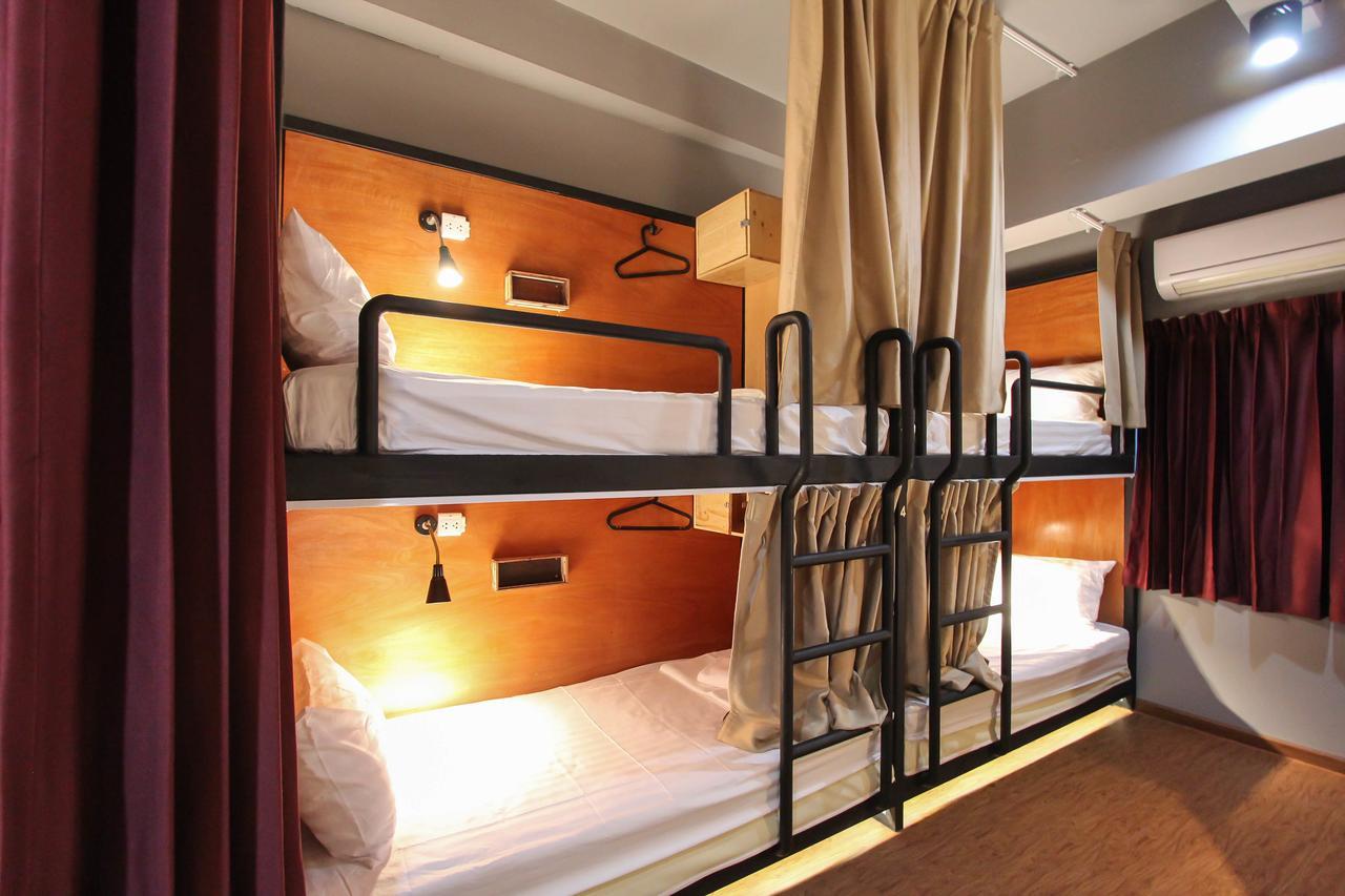 Thonglor Travellers Hostel And Cafe Bangkok Eksteriør billede