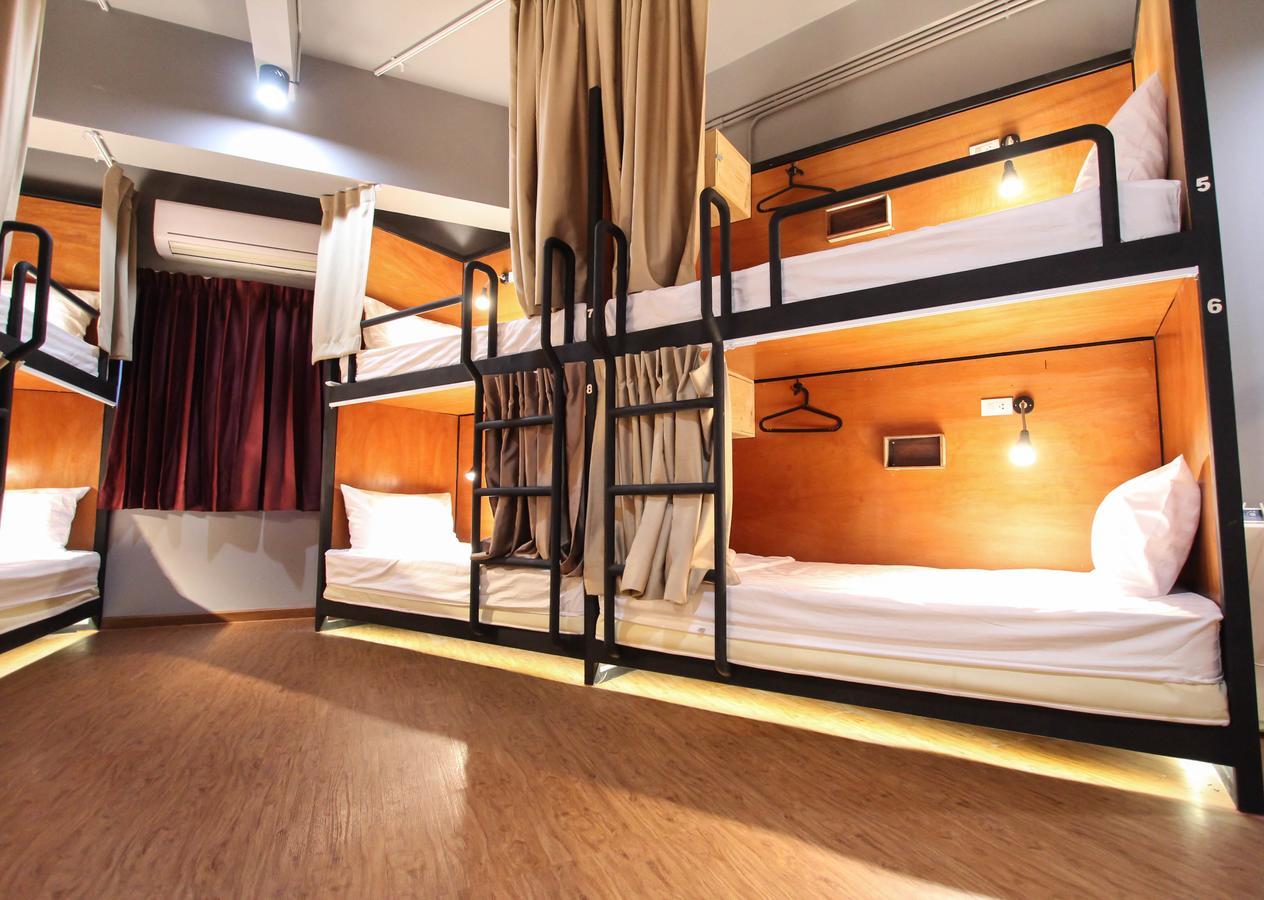 Thonglor Travellers Hostel And Cafe Bangkok Eksteriør billede