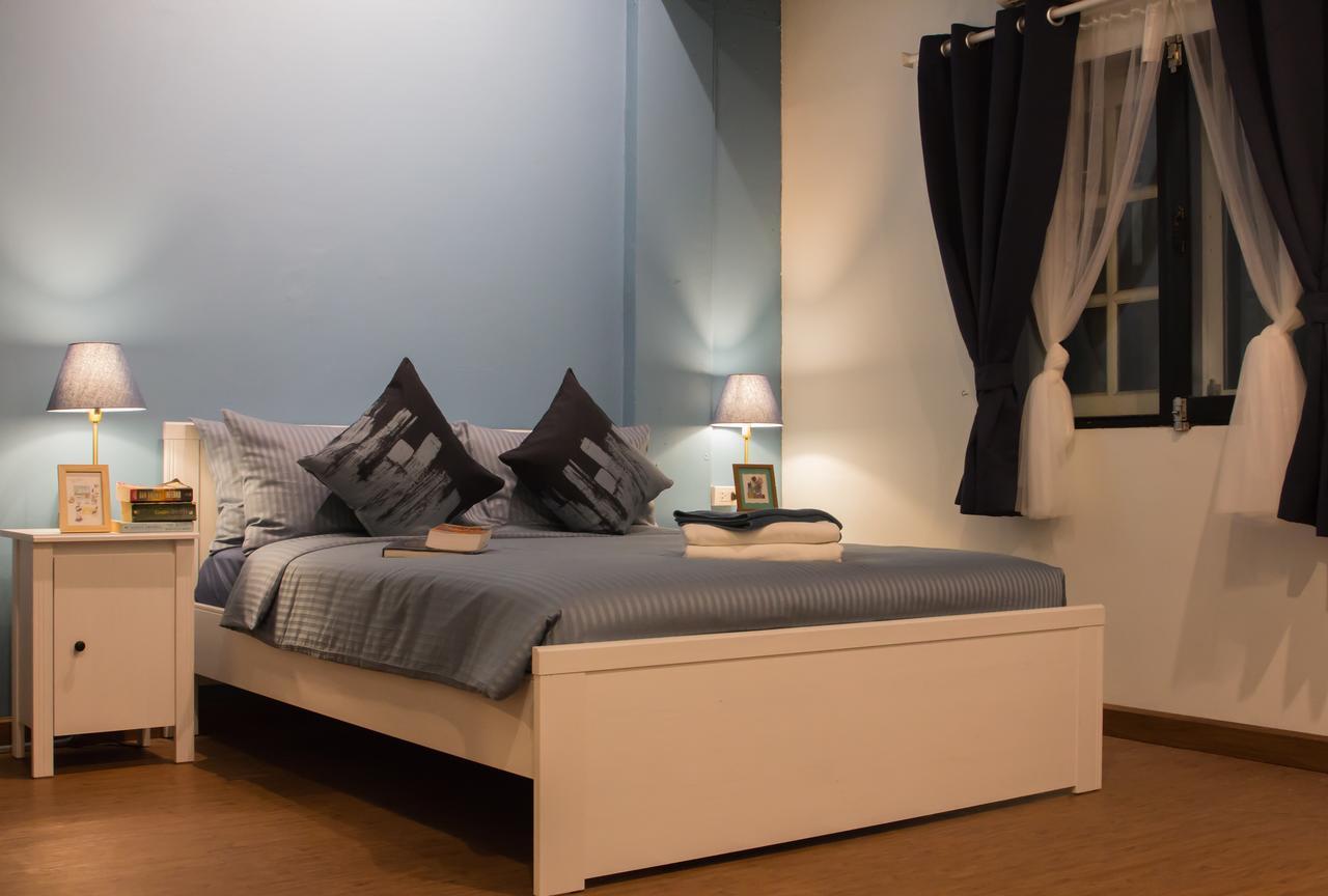 Thonglor Travellers Hostel And Cafe Bangkok Eksteriør billede