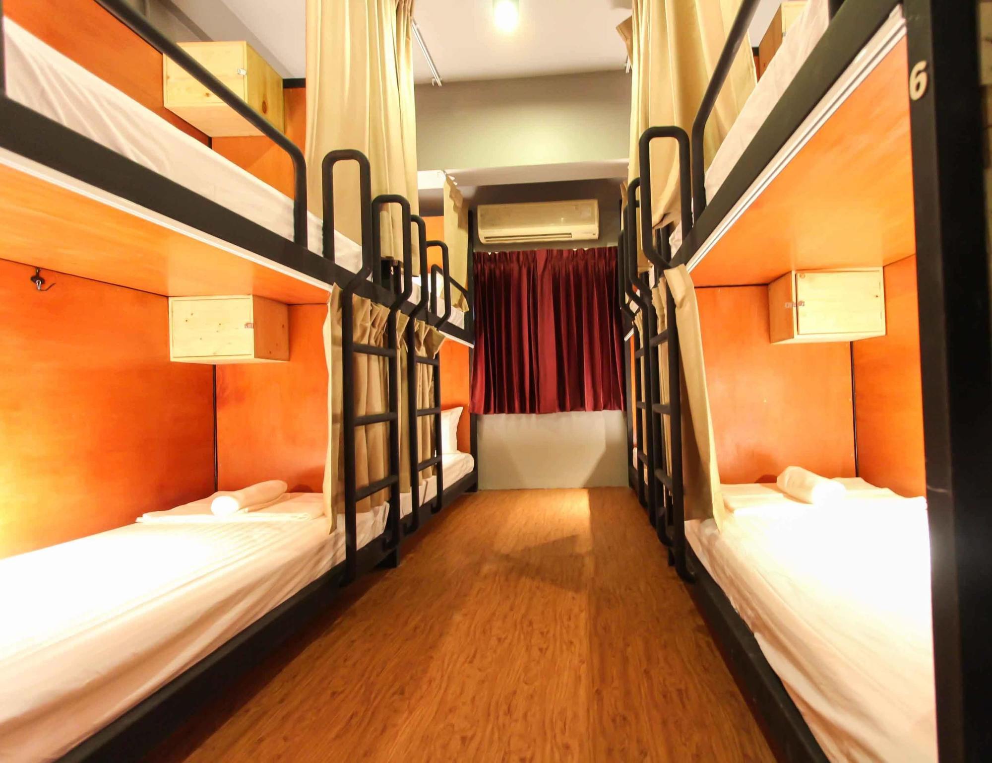 Thonglor Travellers Hostel And Cafe Bangkok Eksteriør billede