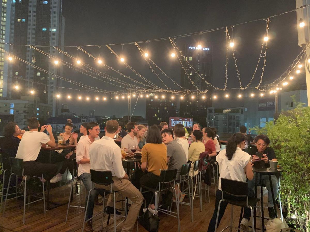 Thonglor Travellers Hostel And Cafe Bangkok Eksteriør billede