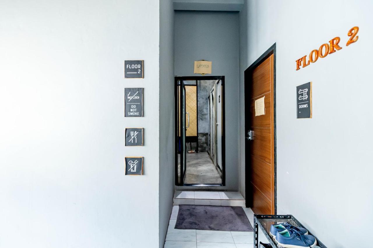 Thonglor Travellers Hostel And Cafe Bangkok Eksteriør billede