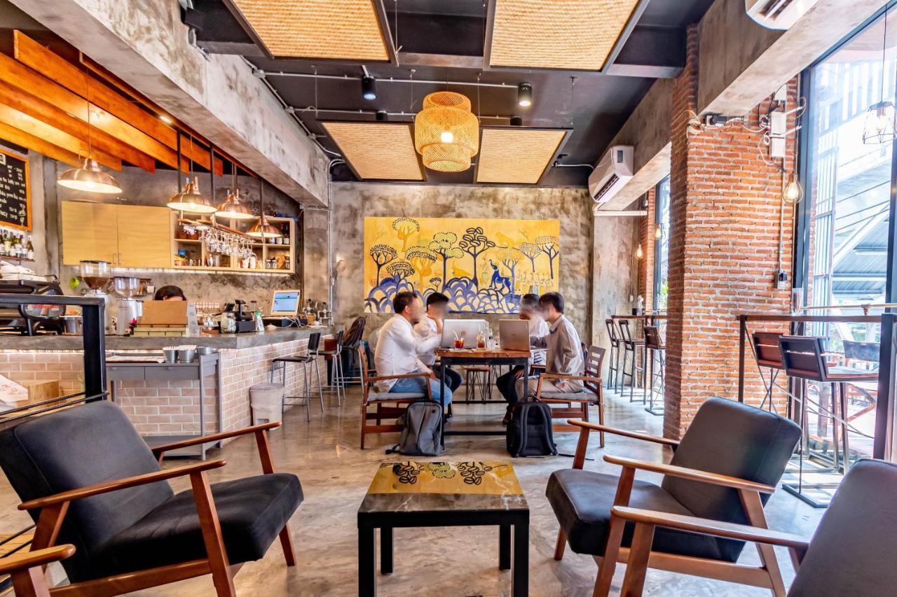 Thonglor Travellers Hostel And Cafe Bangkok Eksteriør billede
