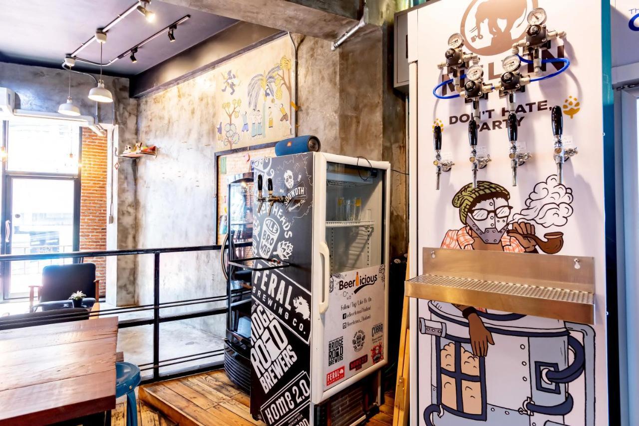 Thonglor Travellers Hostel And Cafe Bangkok Eksteriør billede