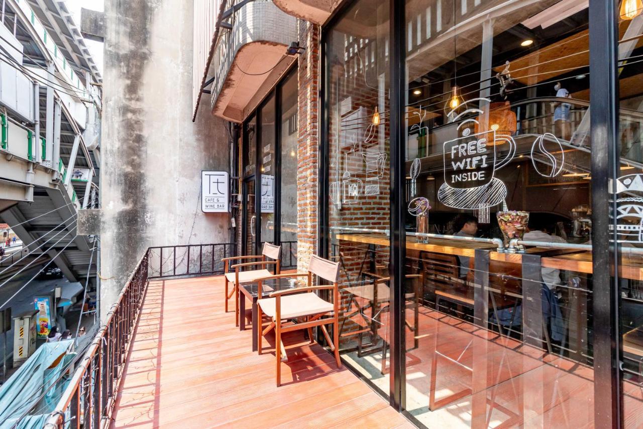 Thonglor Travellers Hostel And Cafe Bangkok Eksteriør billede